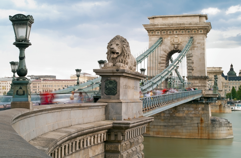 Budapest s Sz chenyi Chain Bridge to reopen World Highways